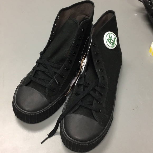 slip resistant pf flyers